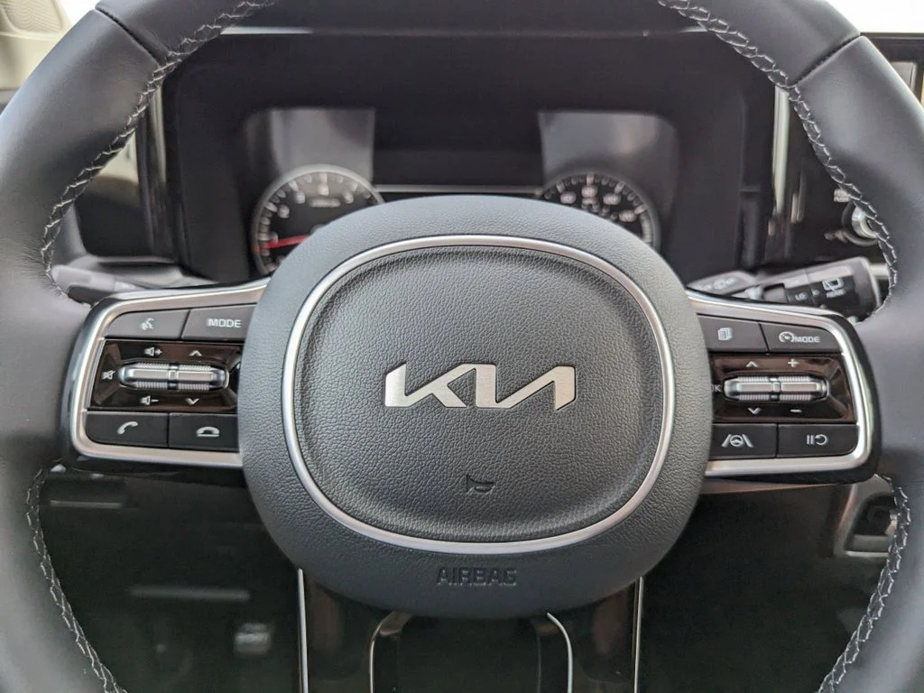 New 2023 RED Kia S FWD image 21