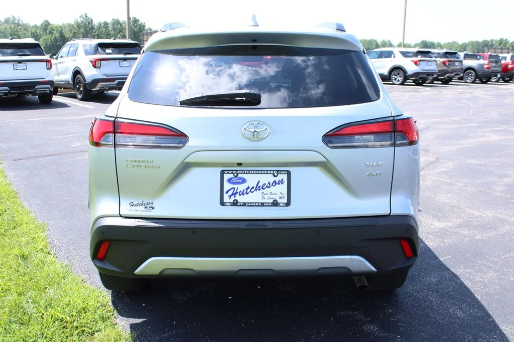 Used 2023 Silver Toyota XLE image 8