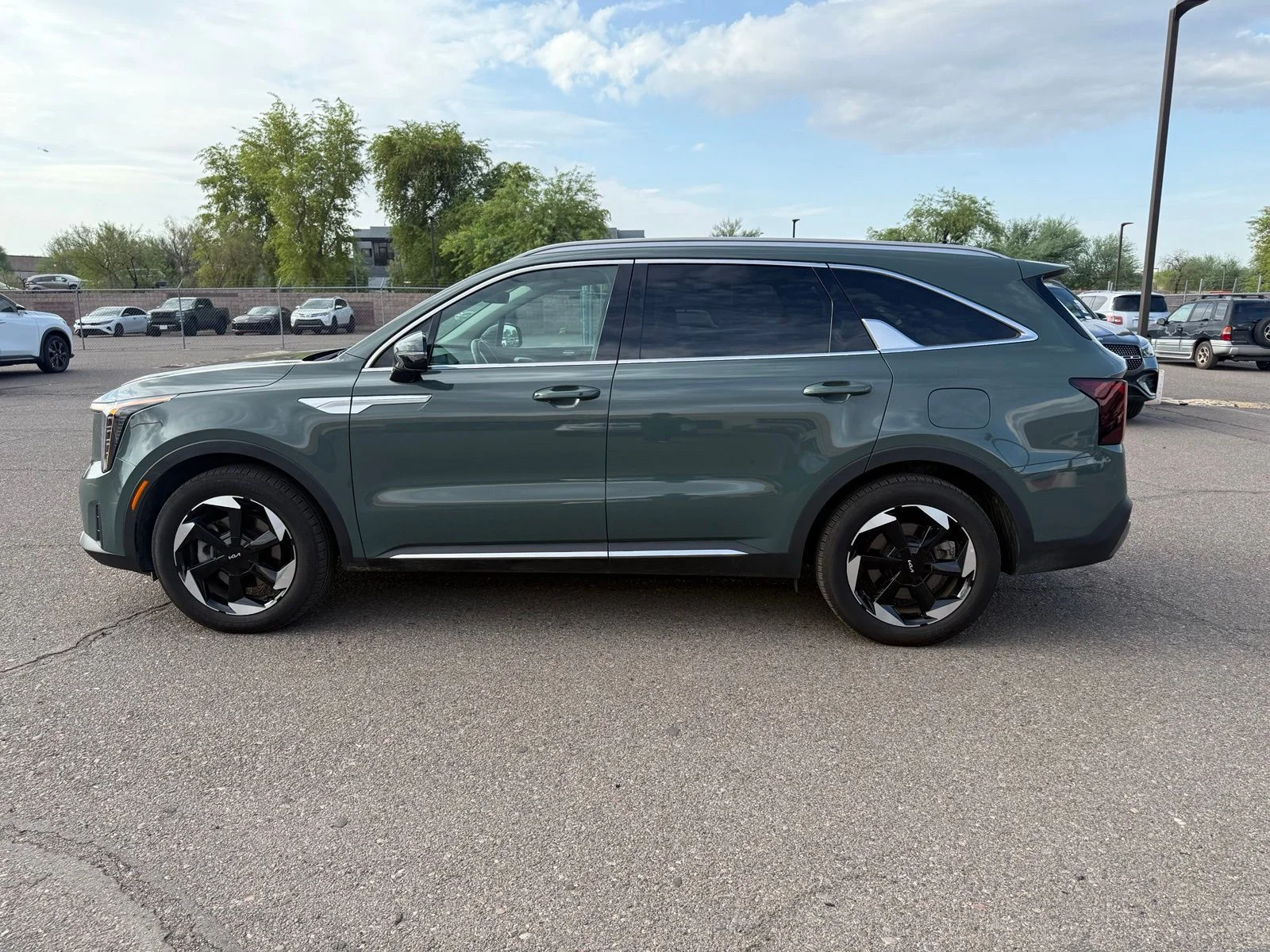 Used 2025 Cityscape Green Kia EX image 7