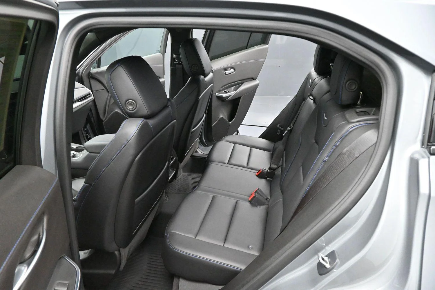 Used 2024 Argent Silver Metallic Cadillac Sport image 29