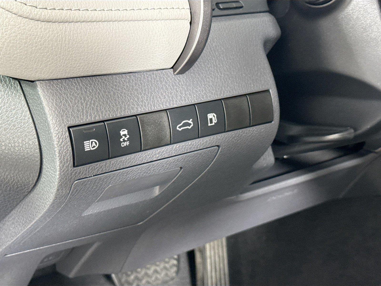Used 2018 Predawn Gray Mica Toyota XLE image 15