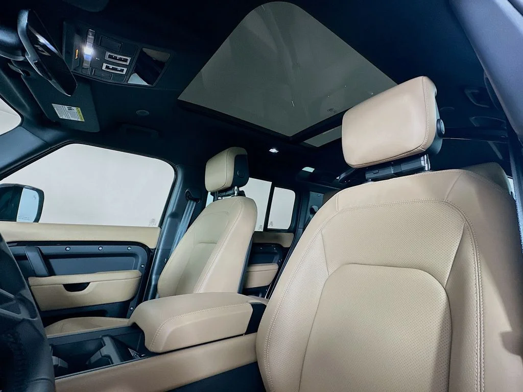 New 2026 Santorini Black Land Rover S image 16
