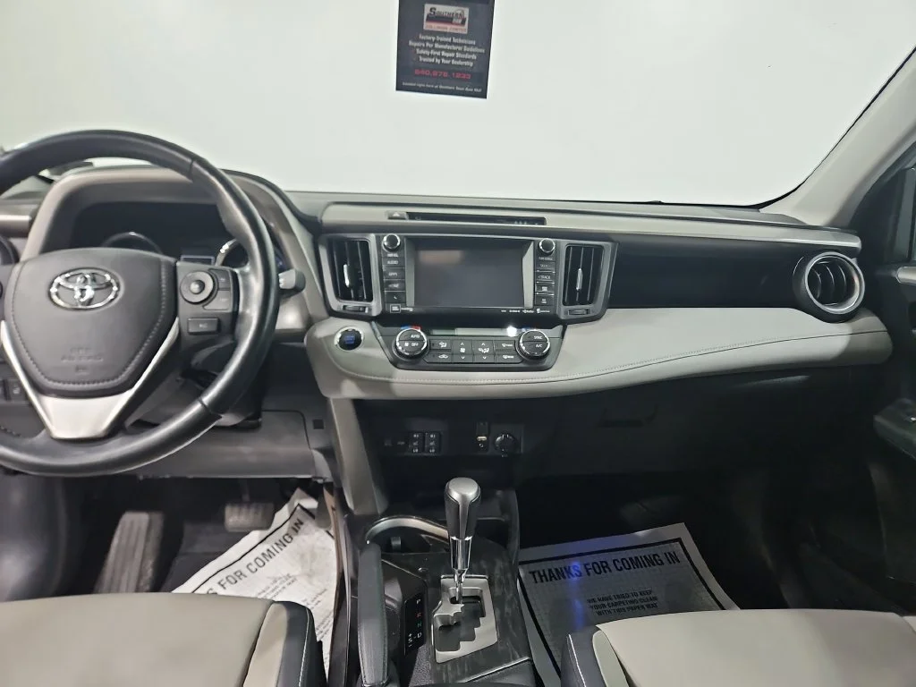 Used 2017 Silver Toyota Platinum image 17