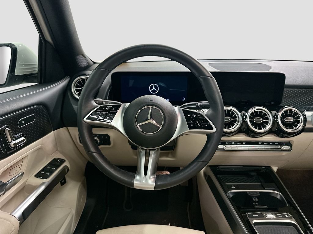 Used 2026 White Mercedes-Benz GLB 250 image 23