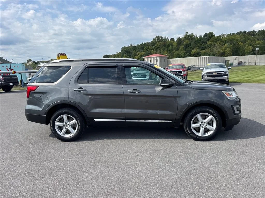 Used 2017 Magnetic J7 Ford XLT image 6