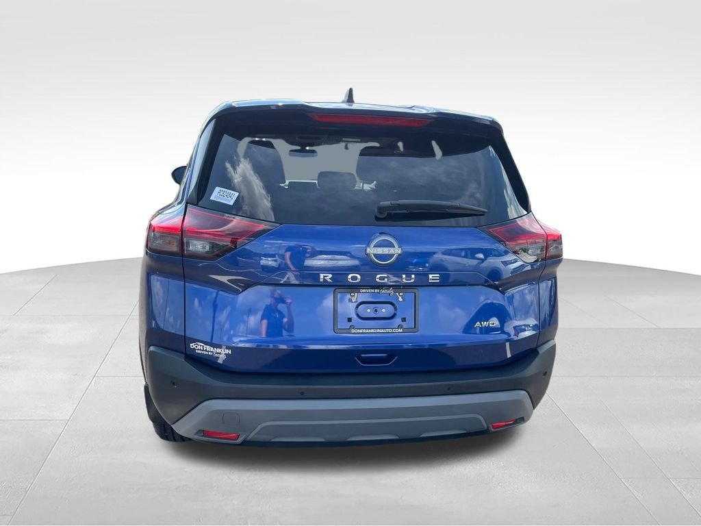 Used 2023 Blue Nissan S image 4