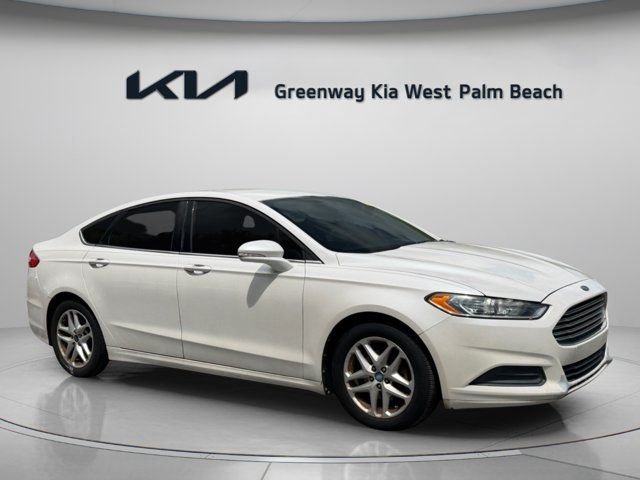 Used 2013 White Ford SE image 1