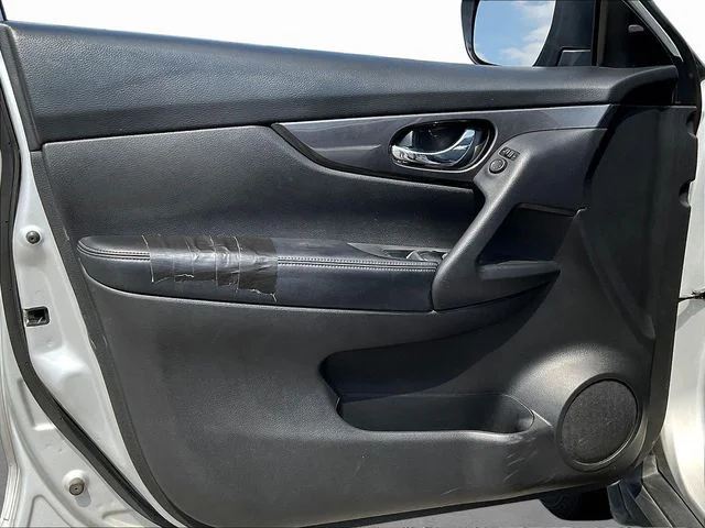 Used 2020 Silver Nissan SV image 21