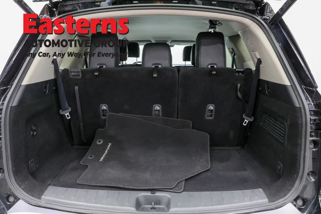 Used 2023 Black Nissan SL image 9