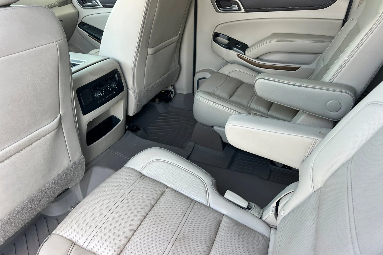 Used 2019 Black GMC Denali image 12