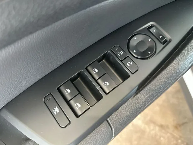 New 2026 Glacial White Pearl Kia EX image 17