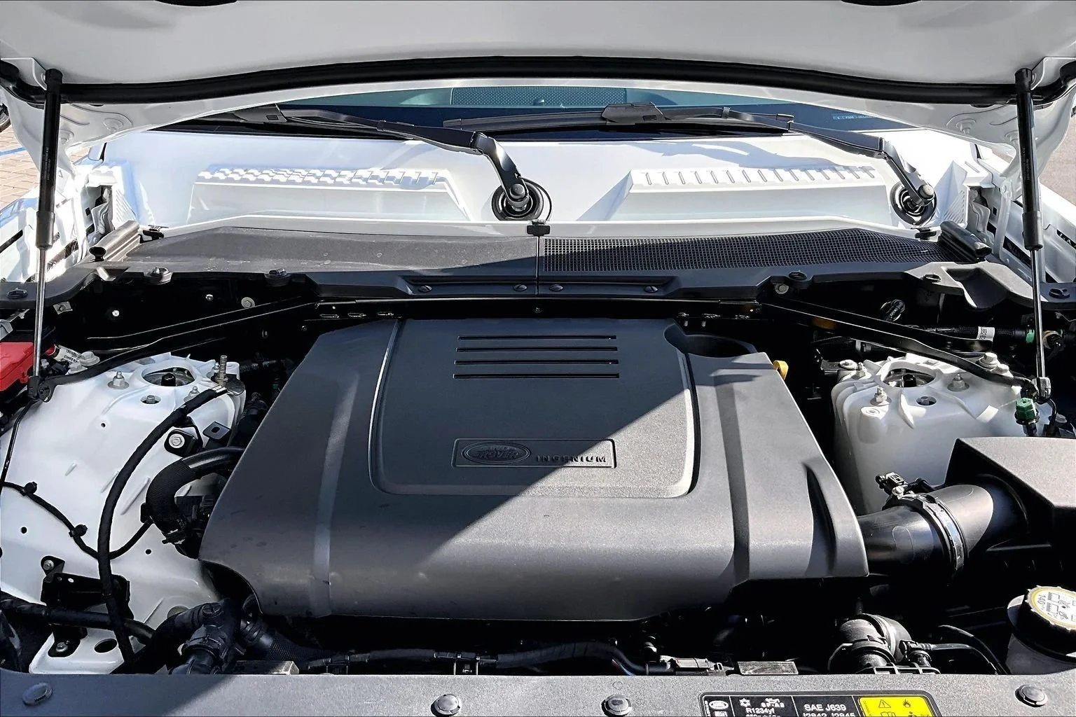 New 2026 Fuji White LAND ROVER S image 11