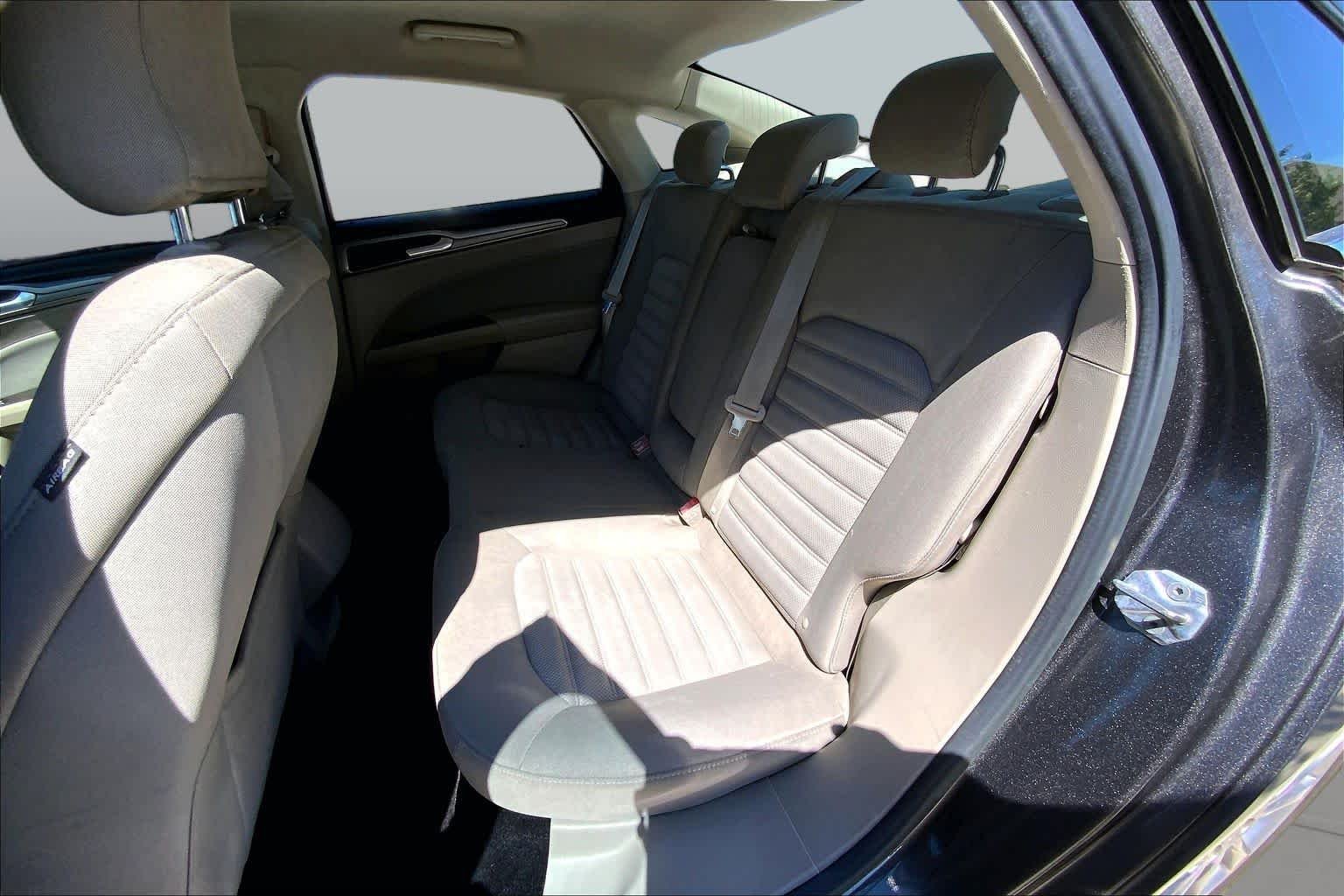 Used 2017 Magnetic Ford SE image 21