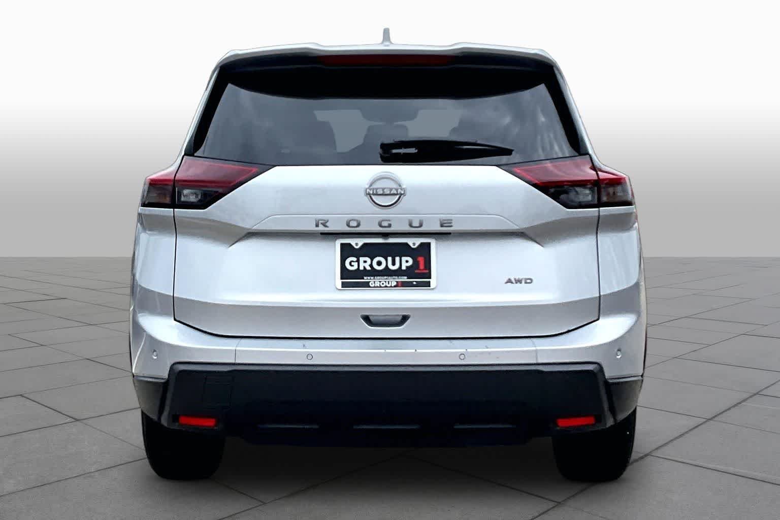 Used 2025 Brilliant Silver Metallic Nissan SV image 5