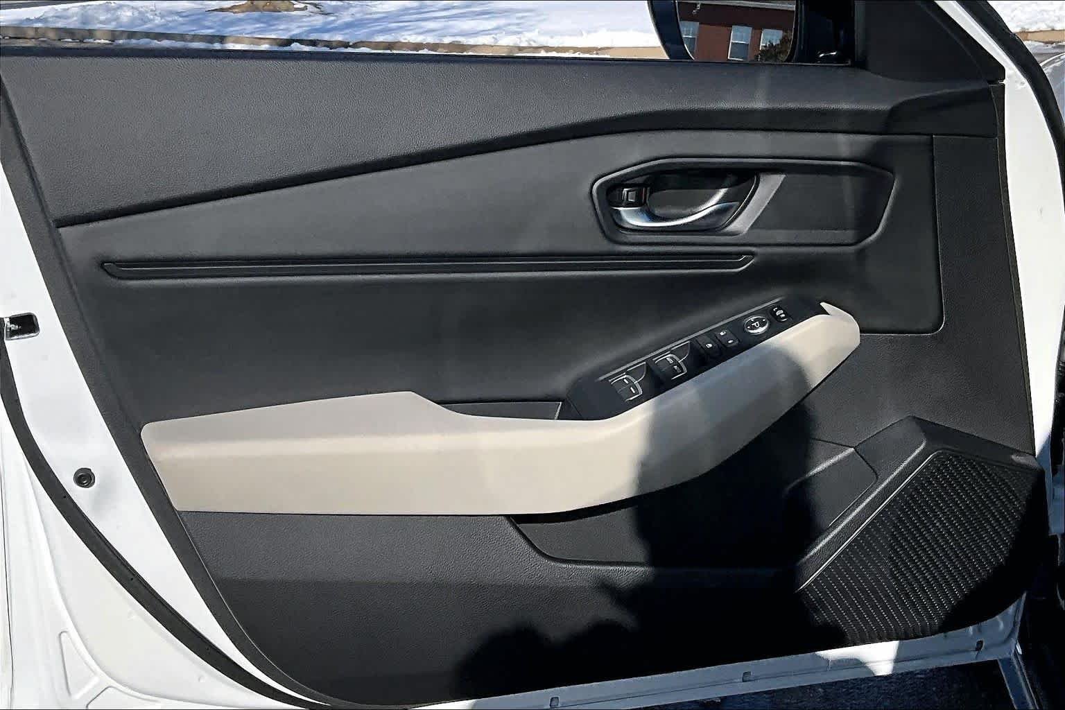 New 2026 Platinum White Pearl Honda SE image 10