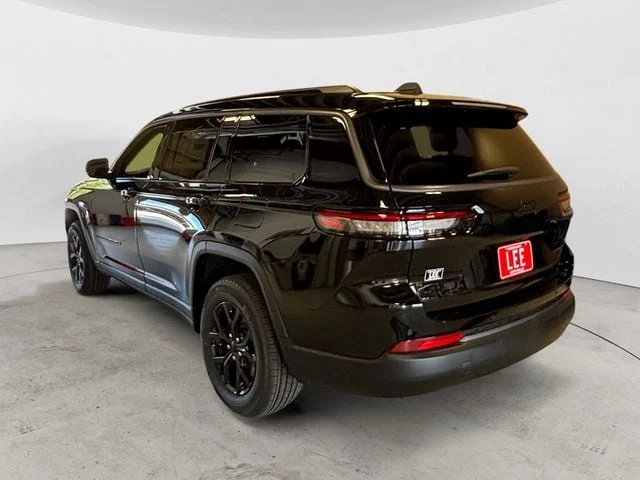 New 2026 Diamond Black Crystal Pearlcoat Jeep L LAREDO ALTITUDE 4X4 image 3