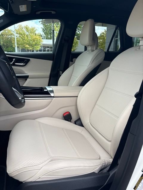 Certified Used 2026 Polar White Mercedes-Benz GLC 300 image 5