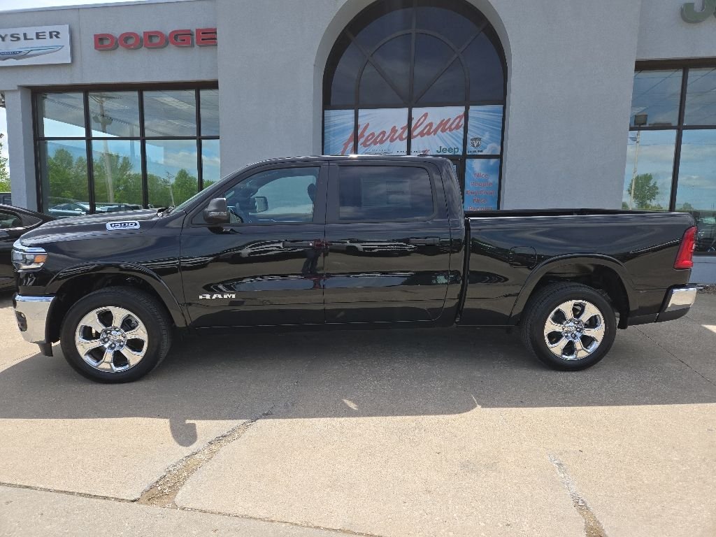 New 2026 Diamond Black Crystal Pearl-Coat Exterior Paint RAM Big Horn/Lone Star image 5