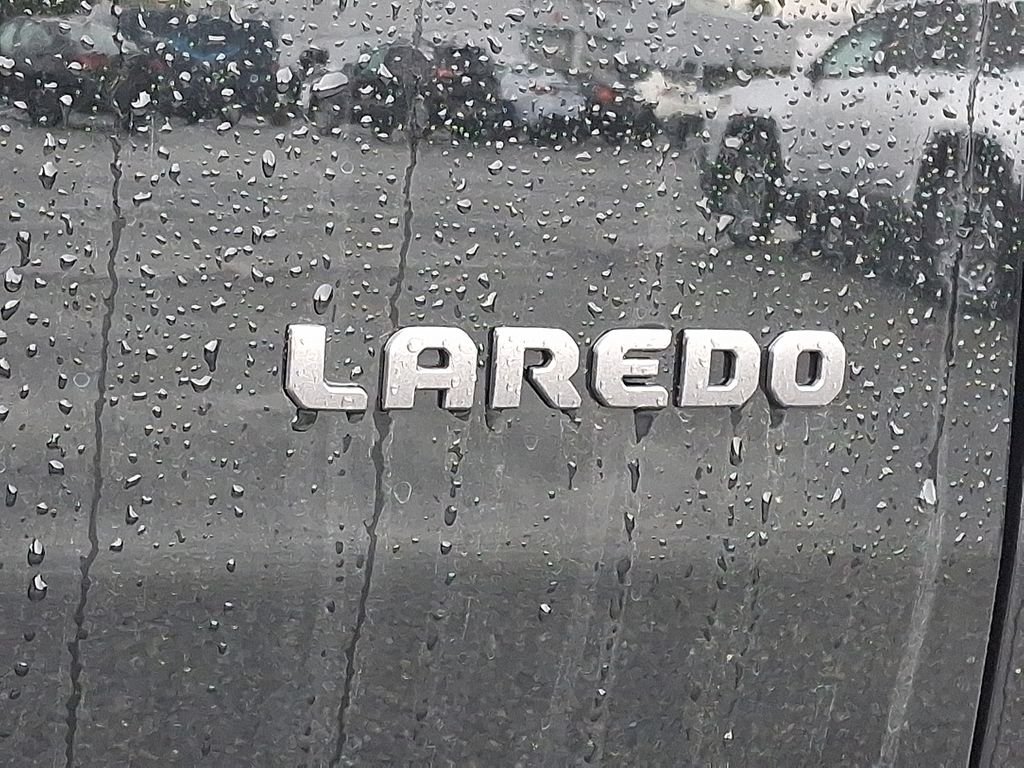 New 2026 Diamond Black Crystal Pearl-Coat Exterior Paint Jeep Laredo image 19