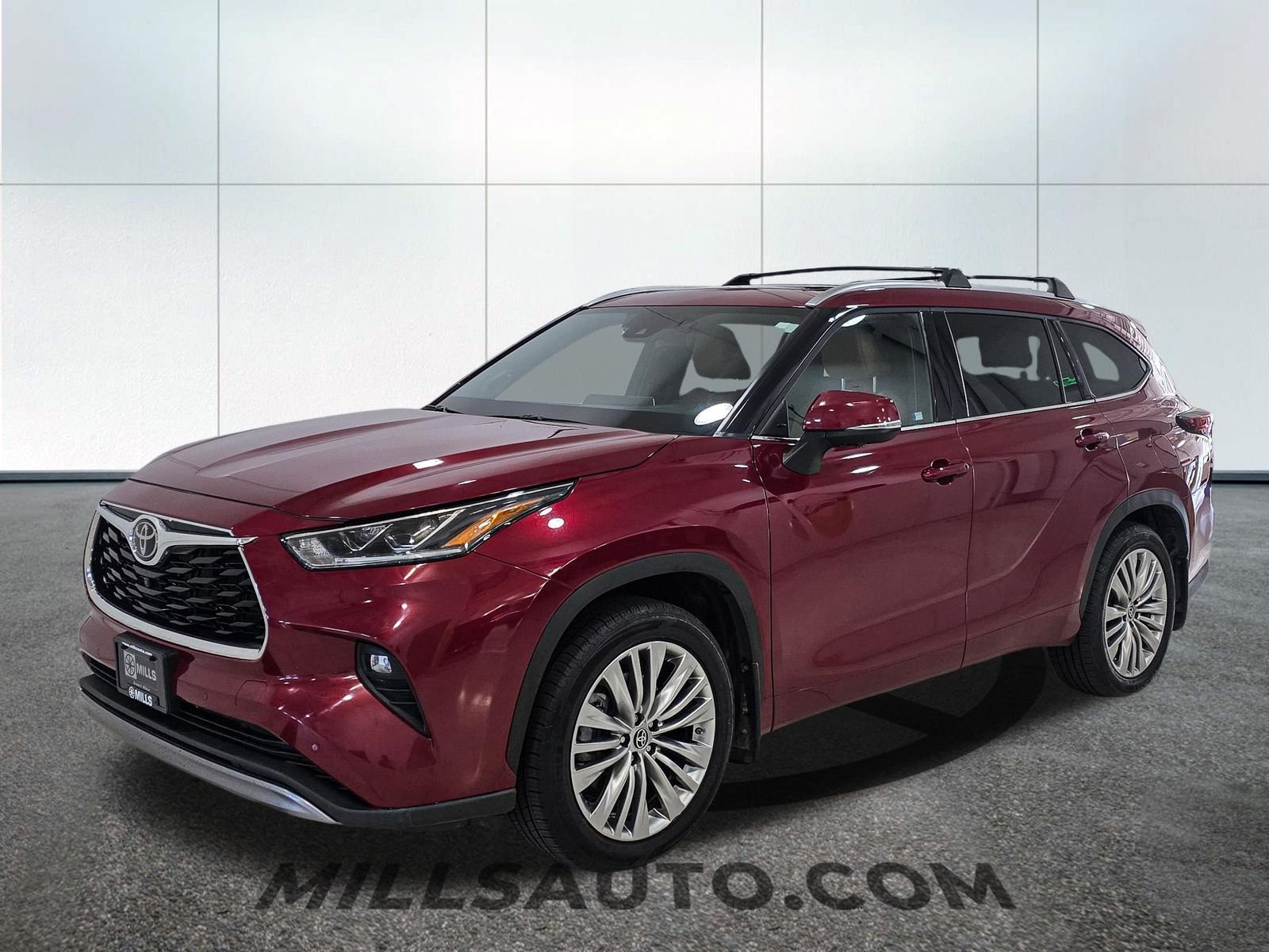 Used 2024 Toyota Highlander Platinum with VIN 5TDKDRBH5RS554522 for sale in Willmar, Minnesota