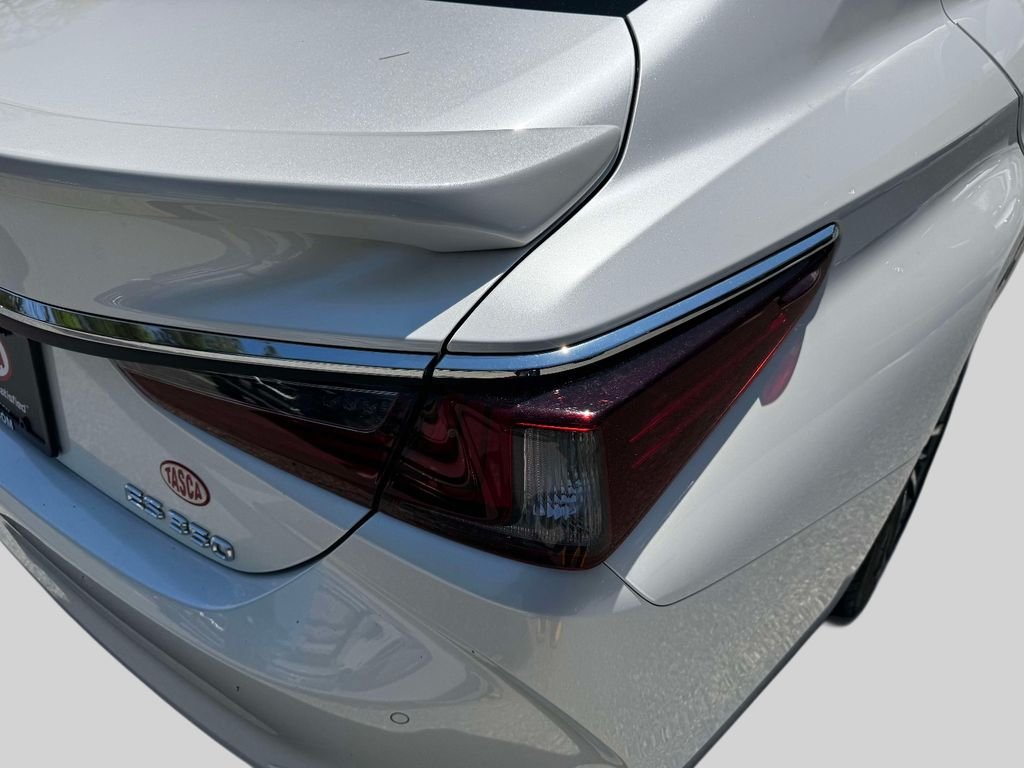 Used 2023 White Lexus 350 image 9