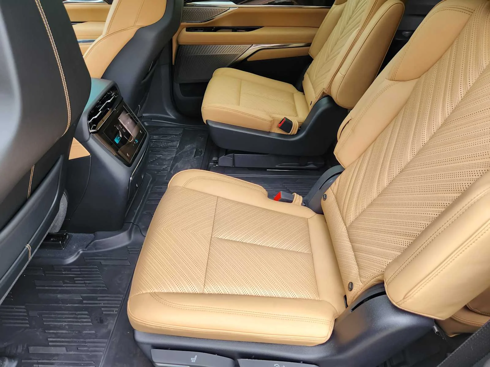 New 2026 Luna Metallic Cadillac Premium Luxury image 19