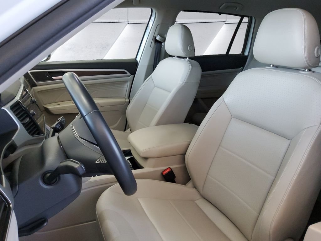 Used 2023 White Volkswagen 3.6L V6 SE w/Technology image 8