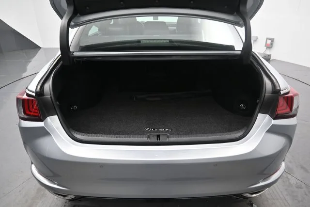 Used 2024 Iridium Lexus ES 350 F SPORT Handling image 23