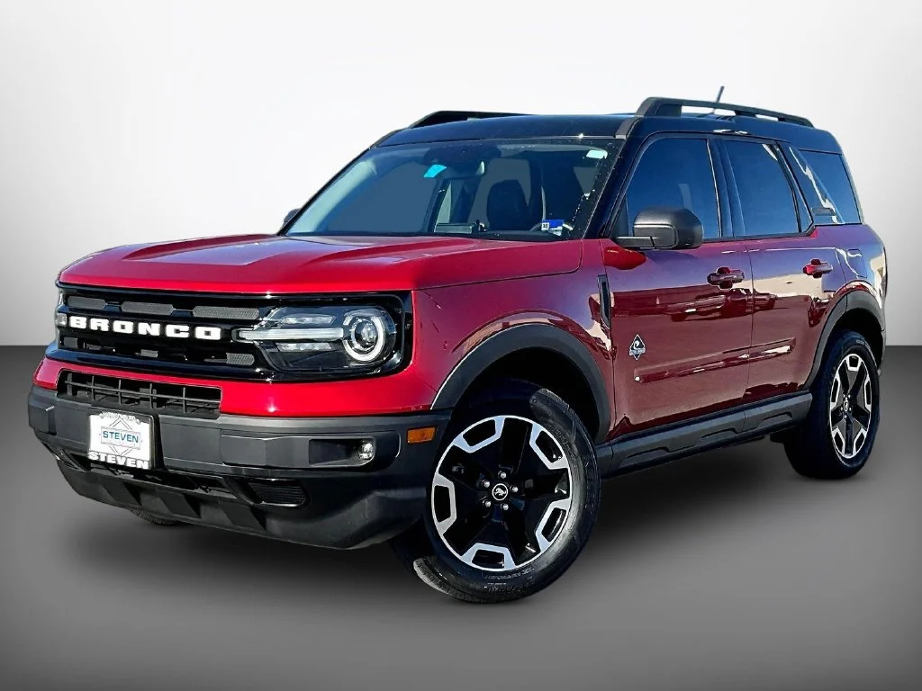 Used 2021 Red Ford Outer Banks image 3