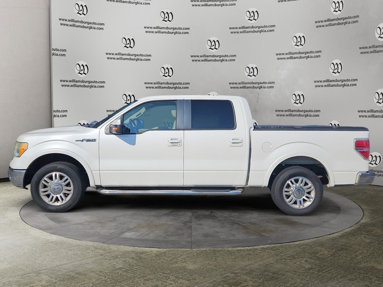 Used 2010  Ford Lariat image 2