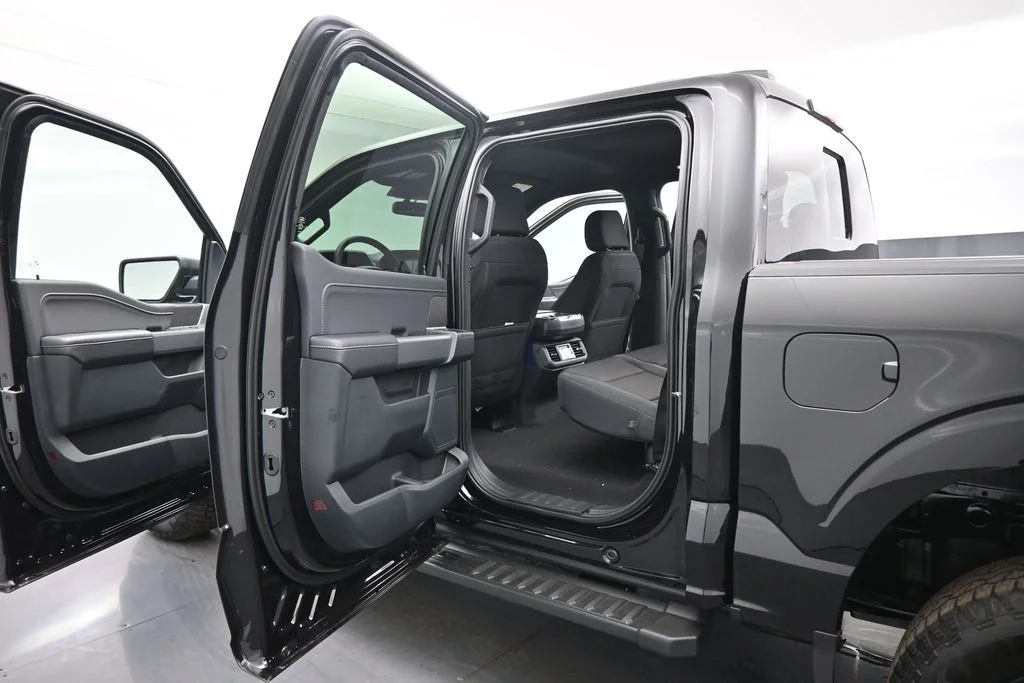 New 2026 Agate Black Metallic Ford XLT image 17