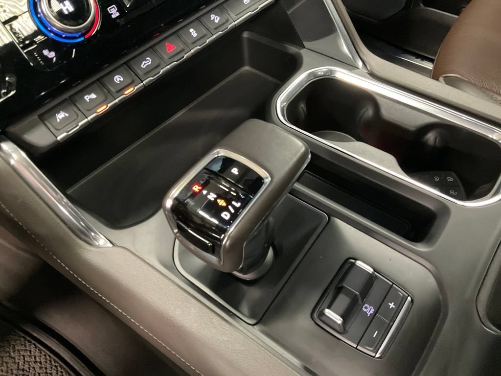 Used 2022 White Frost Tricoat GMC Denali image 22