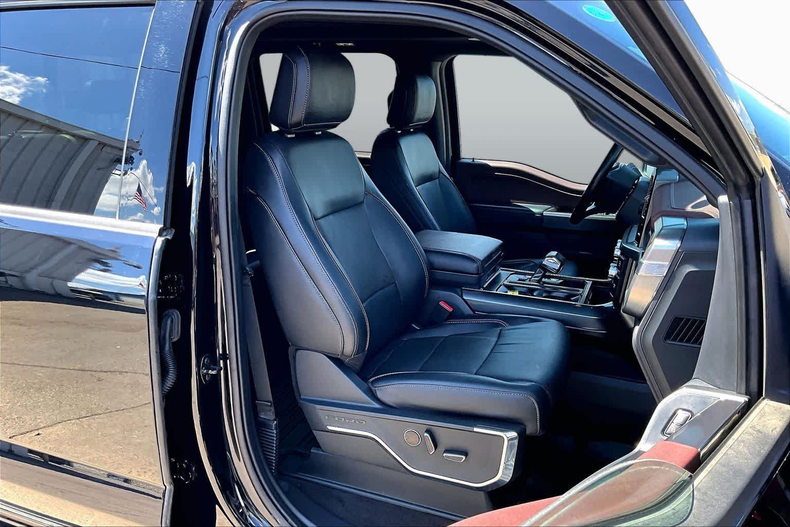 Used 2023 Agate Black Metallic Ford LARIAT image 9