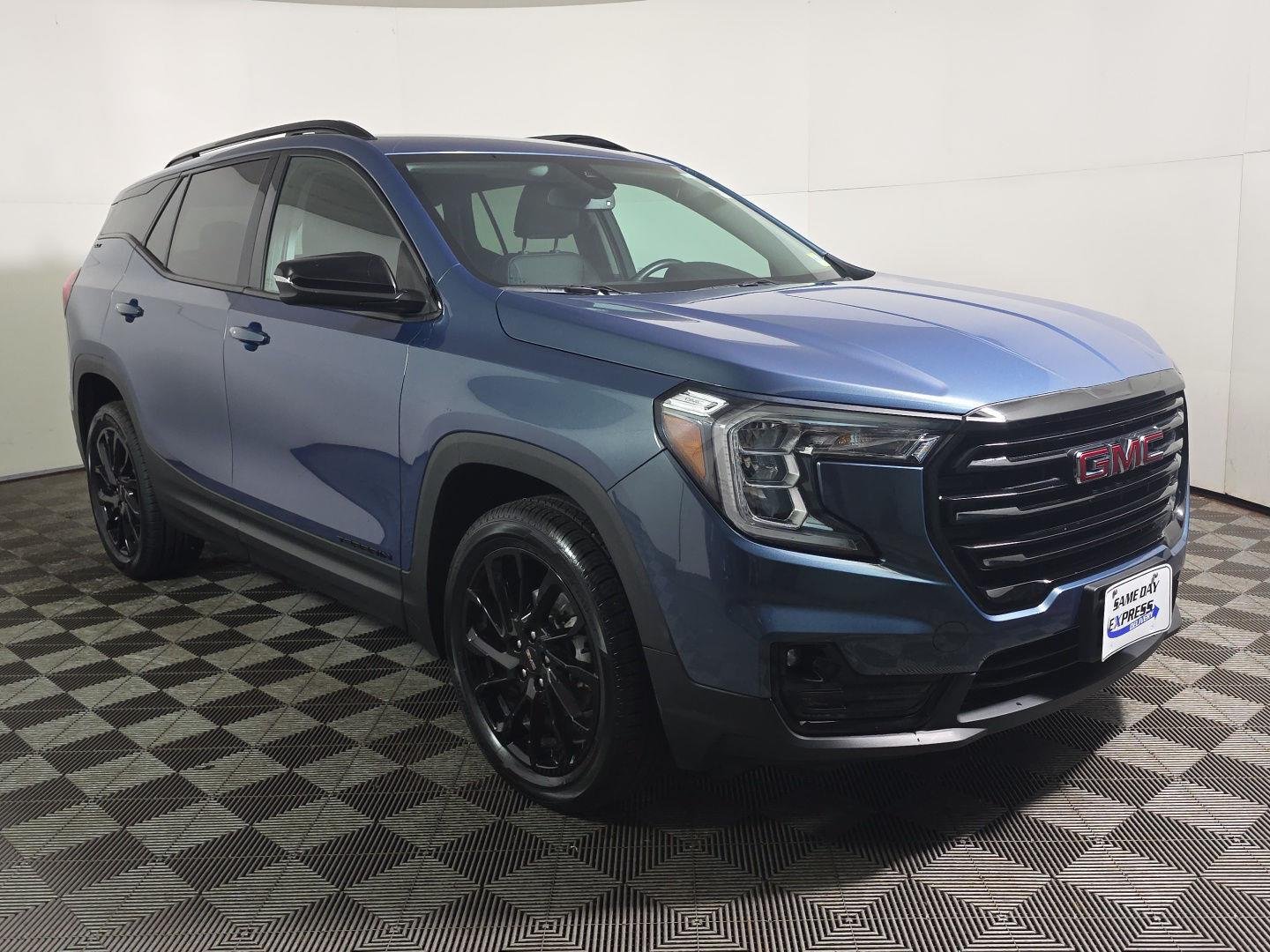 Used 2024 Downpour Metallic GMC SLT image 9