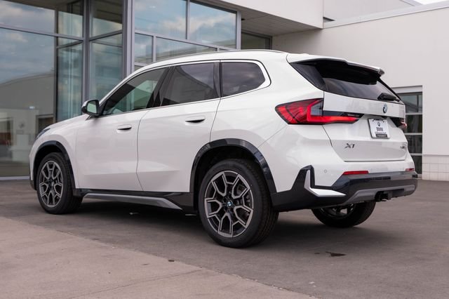 New 2026 Alpine White BMW xDrive28i image 3