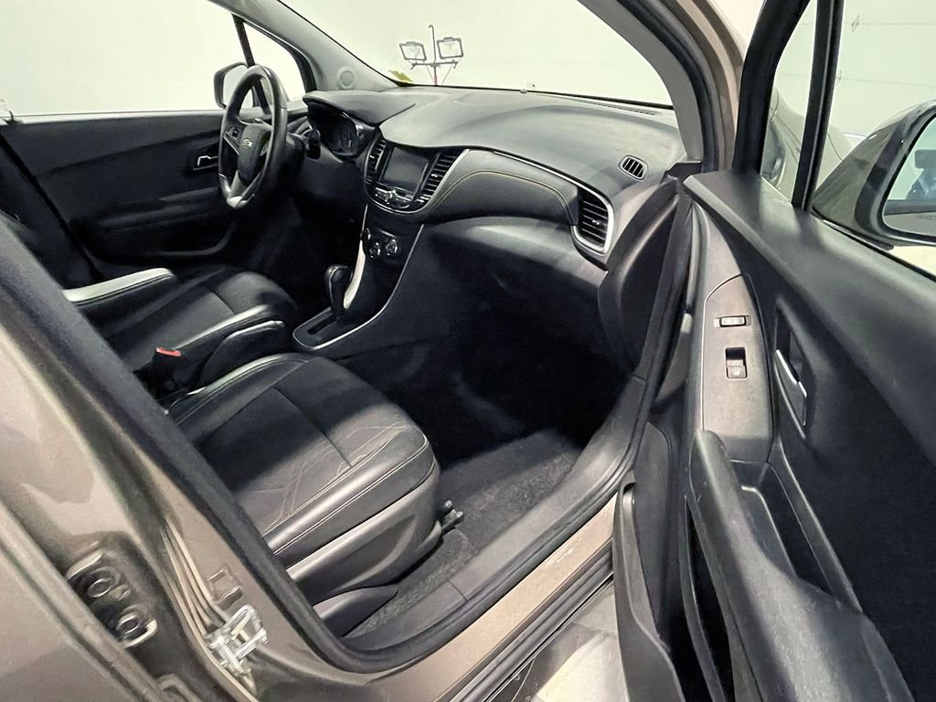 Used 2021 Gray Chevrolet LT image 24