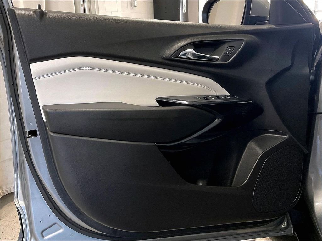 Used 2025 Gray Chevrolet LT image 9