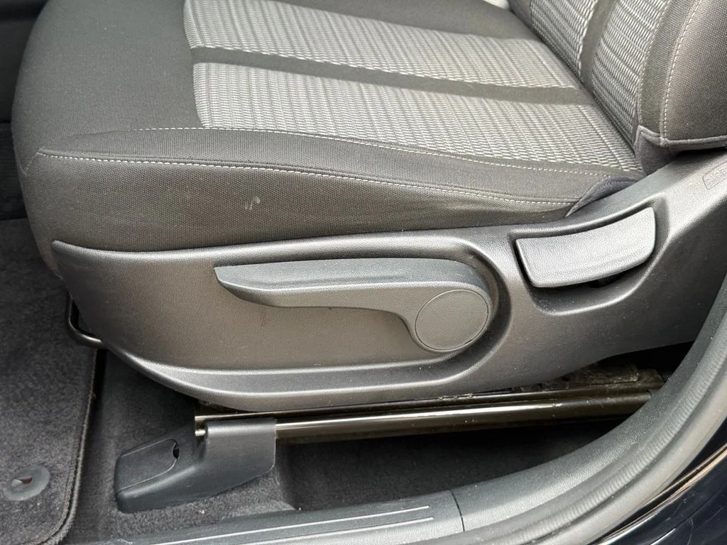 Used 2021 Black Kia LX image 9