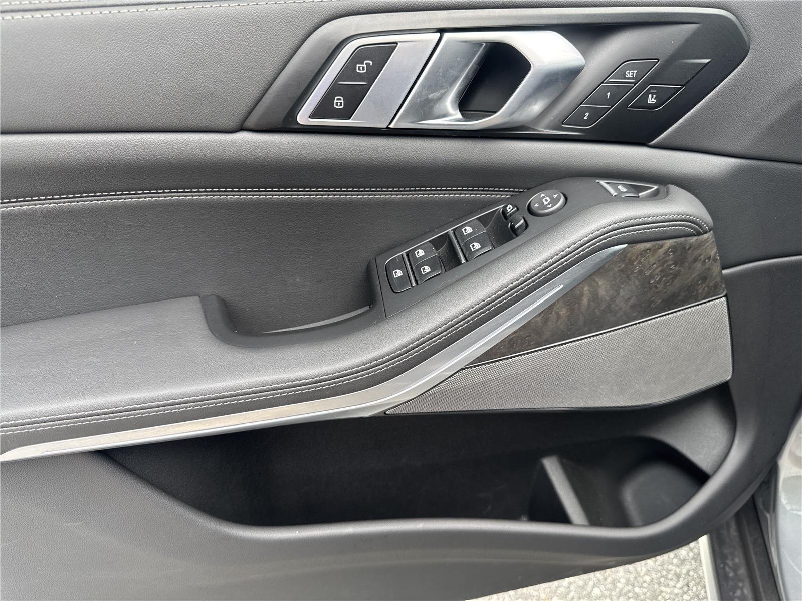 Used 2026 Skyscraper Grey Metallic BMW sDrive40i image 17