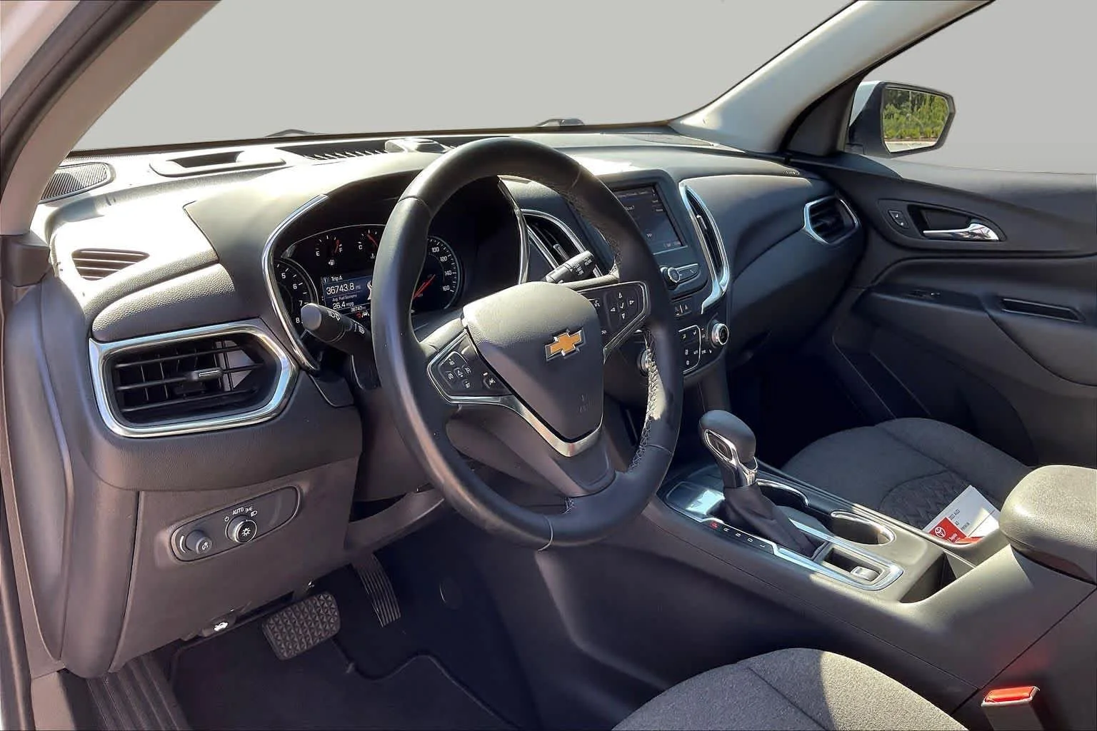 Used 2024 Summit White Chevrolet LT image 33