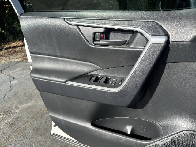 Used 2025 White Toyota LE image 28