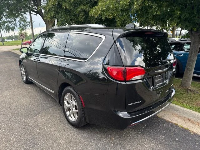 Used 2019 Black Chrysler Limited image 20