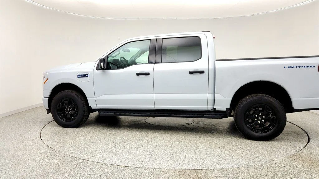 Used 2025 Space White Metallic Ford XLT 4WD SuperCrew 5.5