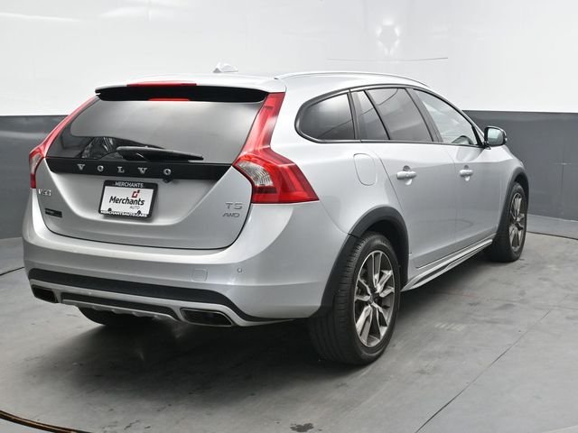 Used 2017 Silver Volvo T5 image 7