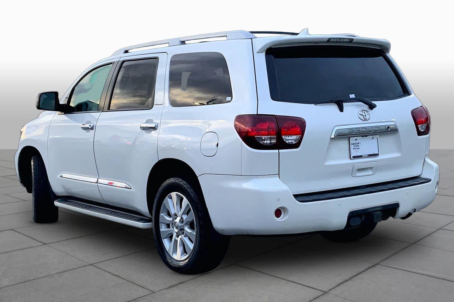 Used 2018 Blizzard Pearl Toyota Platinum image 10