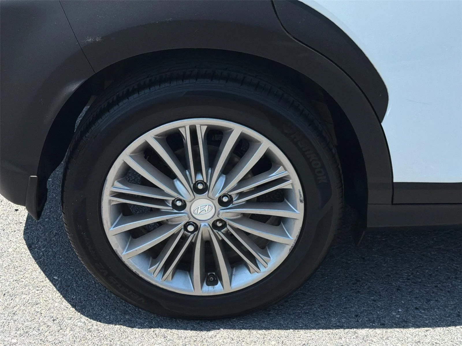Used 2018 Chalk White Hyundai SEL image 22