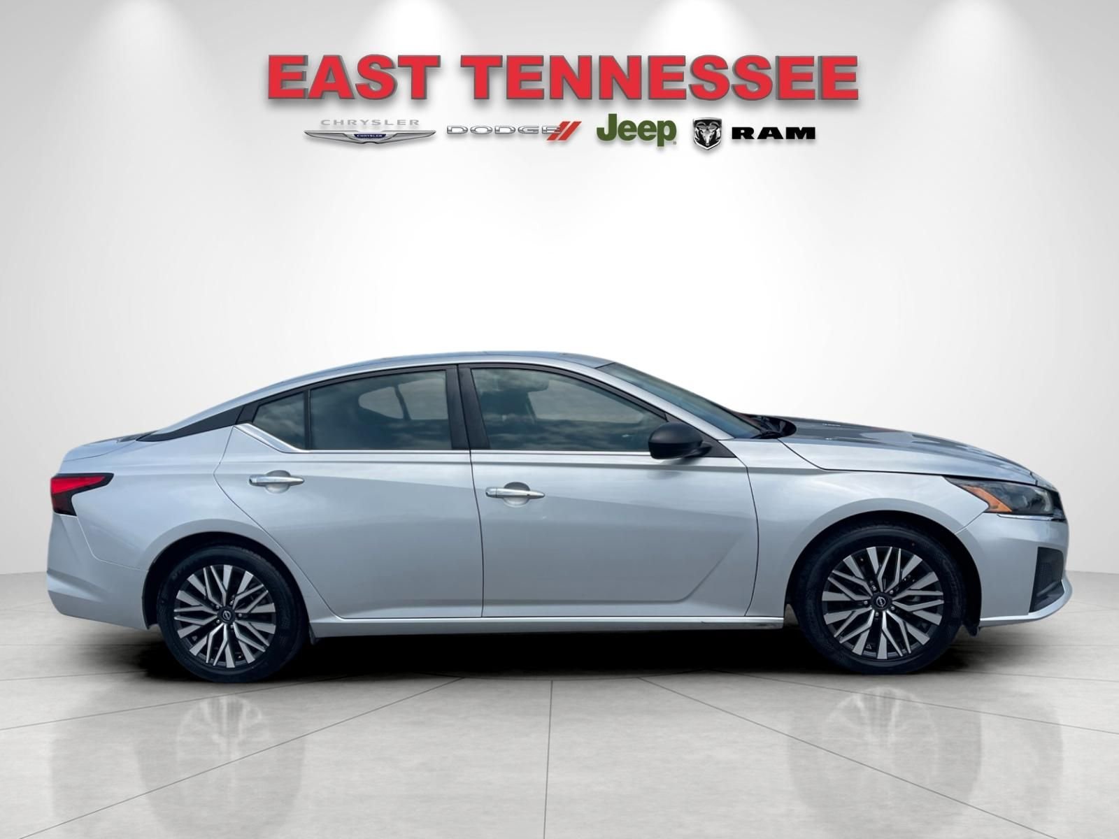 Used 2024 Silver Nissan 2.5 SV image 2