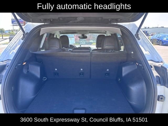 Used 2022 White Jeep Latitude Lux image 36