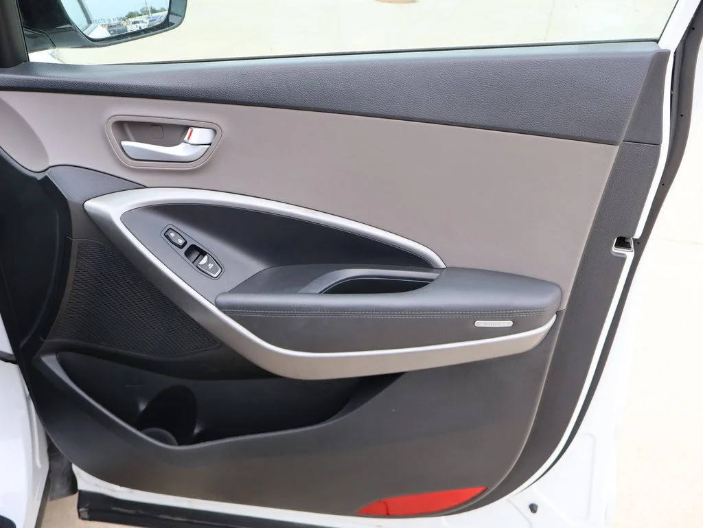 Used 2016 White Hyundai 2.4 Base image 30