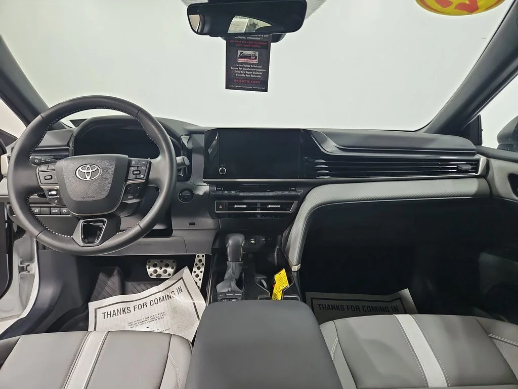 Used 2025  Toyota  image 17
